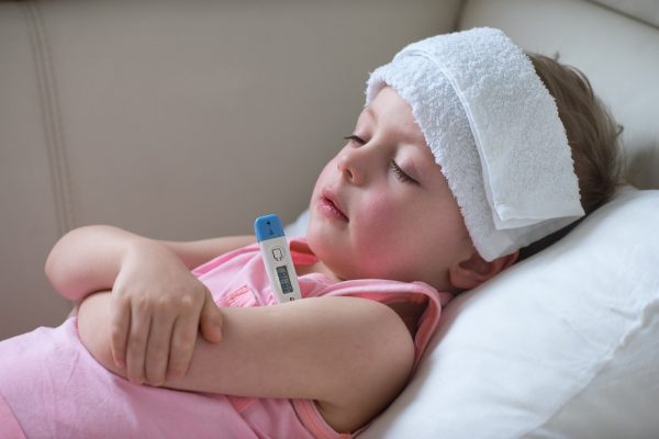 Sốt siêu vi trẻ em và cách chăm sóc trẻ