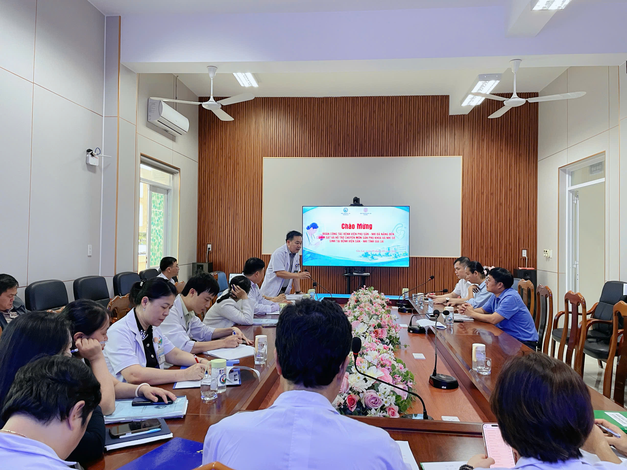 Đoàn công tác Bệnh viện Phụ Sản - Nhi Đà Nẵng đến thăm và hỗ trợ chuyên môn tại Bệnh viện Sản - Nhi tỉnh Gia Lai