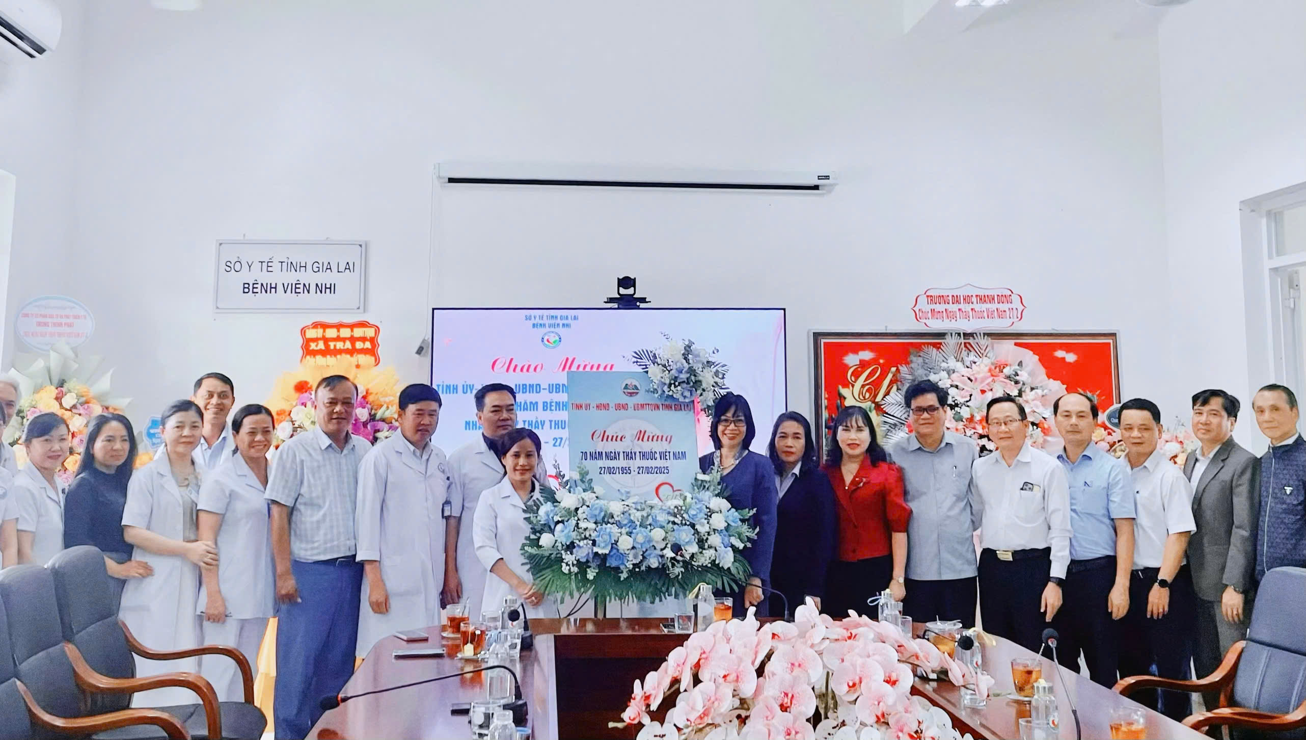Lãnh đạo tỉnh Gia Lai thăm, chúc mừng Bệnh viện Nhi nhân ngày Thầy thuốc Việt Nam